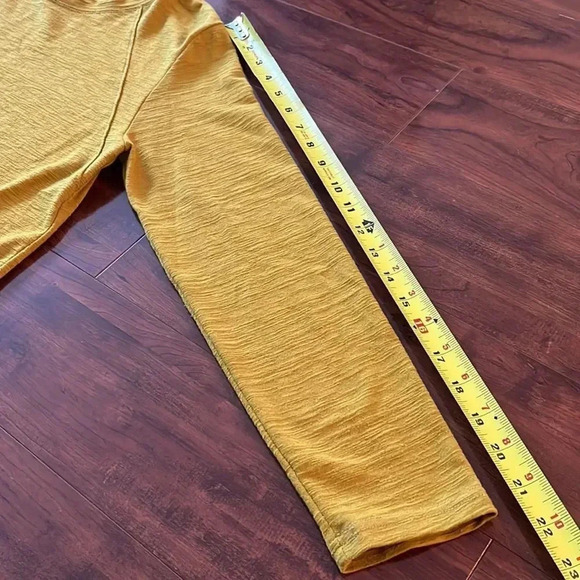 ⭐3/$15 Long Sleeve Top - Picture 6 of 7